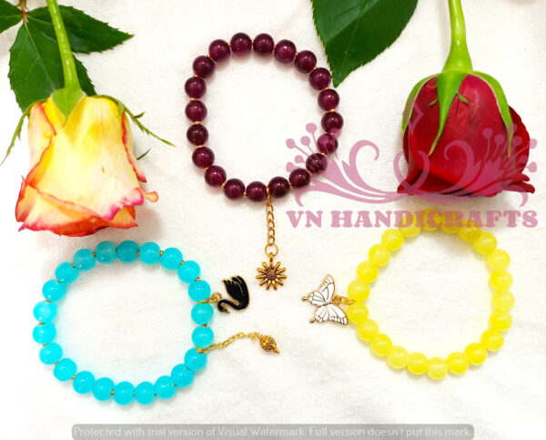 GLASS BEAD CHARM BRACELET - HCBT1002_MAROON-BLUE-YELLOW